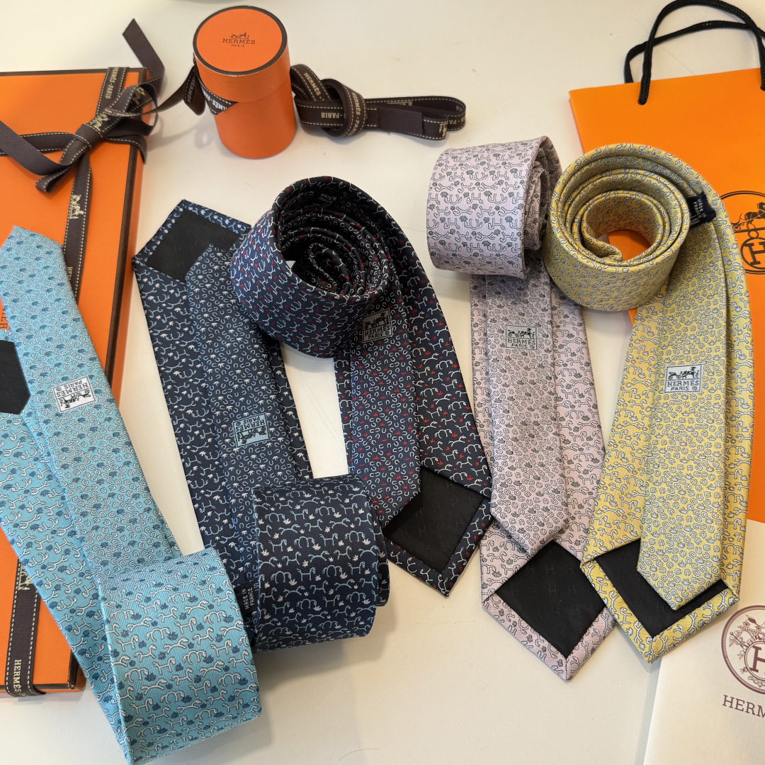 特 男士新款领带👔👔，稀有😻😻H家每年都有一千条不同印花的领带面世，从最初的多以几何图案表现骑术活动为主