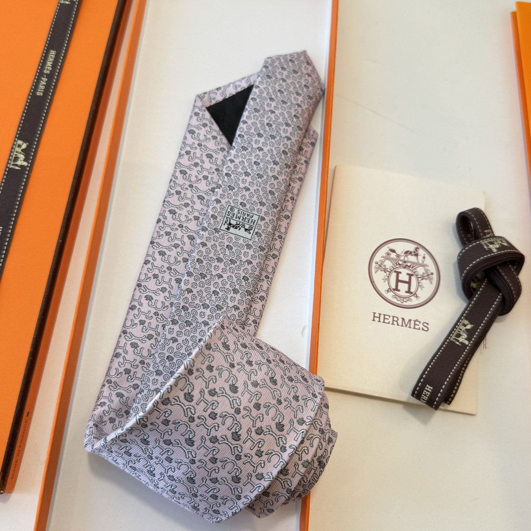 特 男士新款领带👔👔，稀有😻😻H家每年都有一千条不同印花的领带面世，从最初的多以几何图案表现骑术活动为主