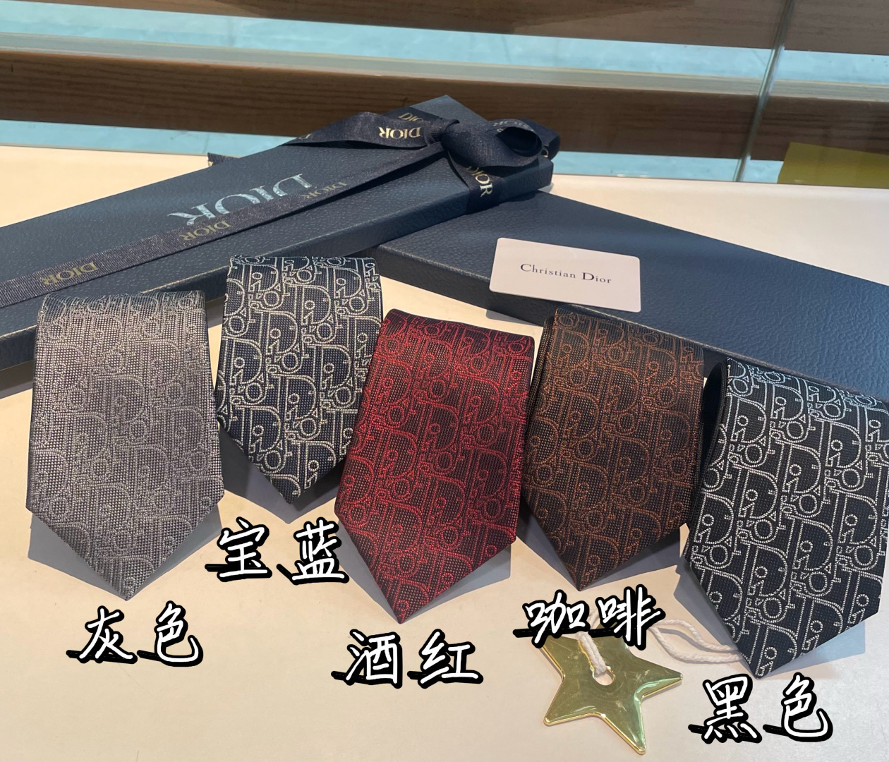 特 爆款到👏👏Do家新款领带 👔👔Dior男士【D家LOGO系列领带】，稀有😻😻展现精湛手工与时尚优雅的