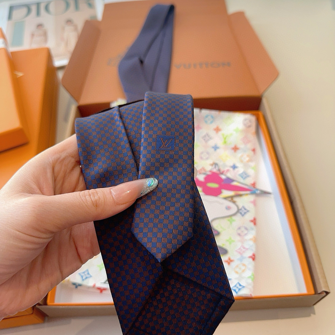LV领带 新款来袭 路易威登经典领带👔「棋盘格子」l'花纹，男士必备单品超时尚！高端品质 版型面料都达到