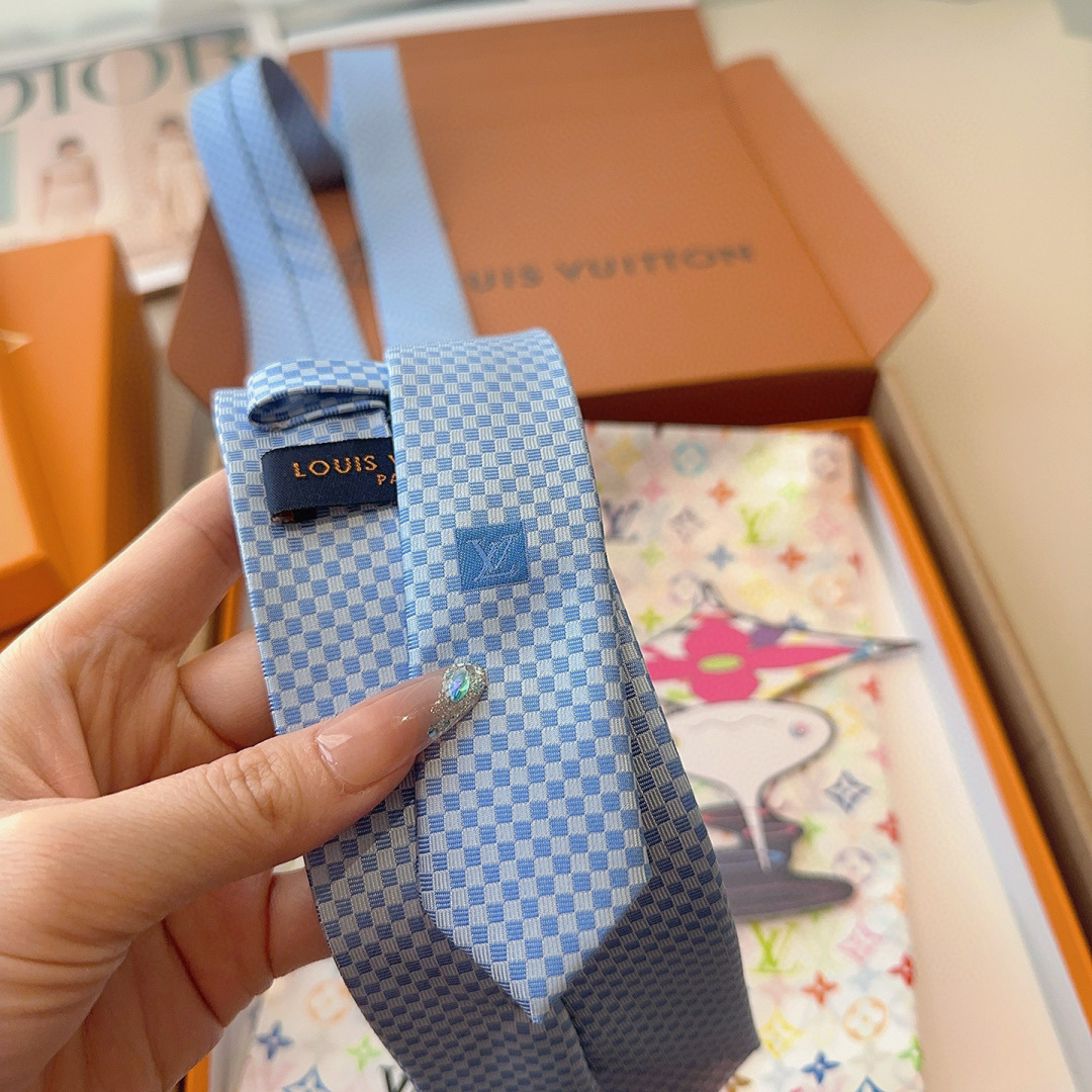 LV领带 新款来袭 路易威登经典领带👔「棋盘格子」l'花纹，男士必备单品超时尚！高端品质 版型面料都达到