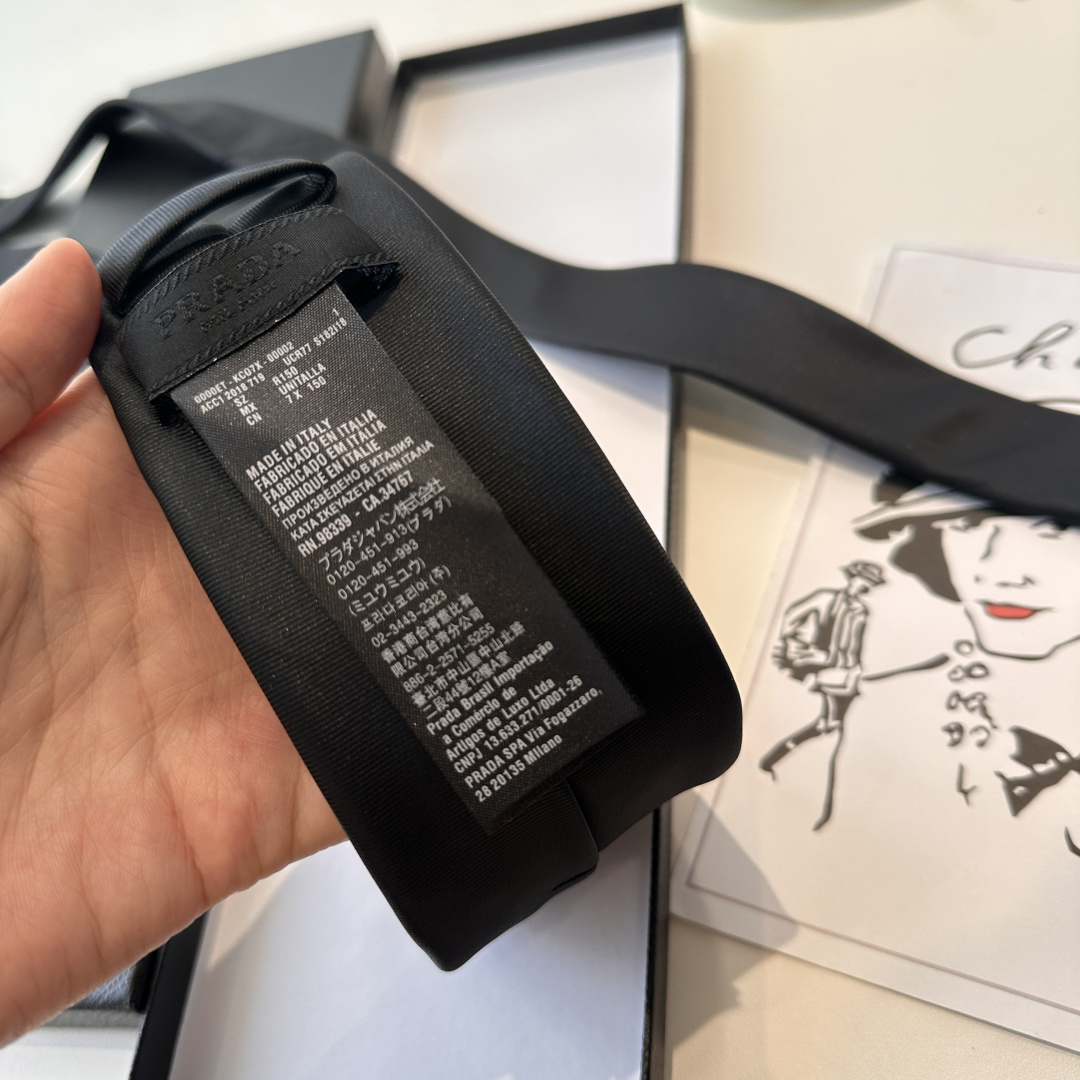 特 👏👏P家经典领带 中性款【Prada字母领带】高端定制，双层水洗标，稀有😻😻展现精湛手工与时尚优雅的