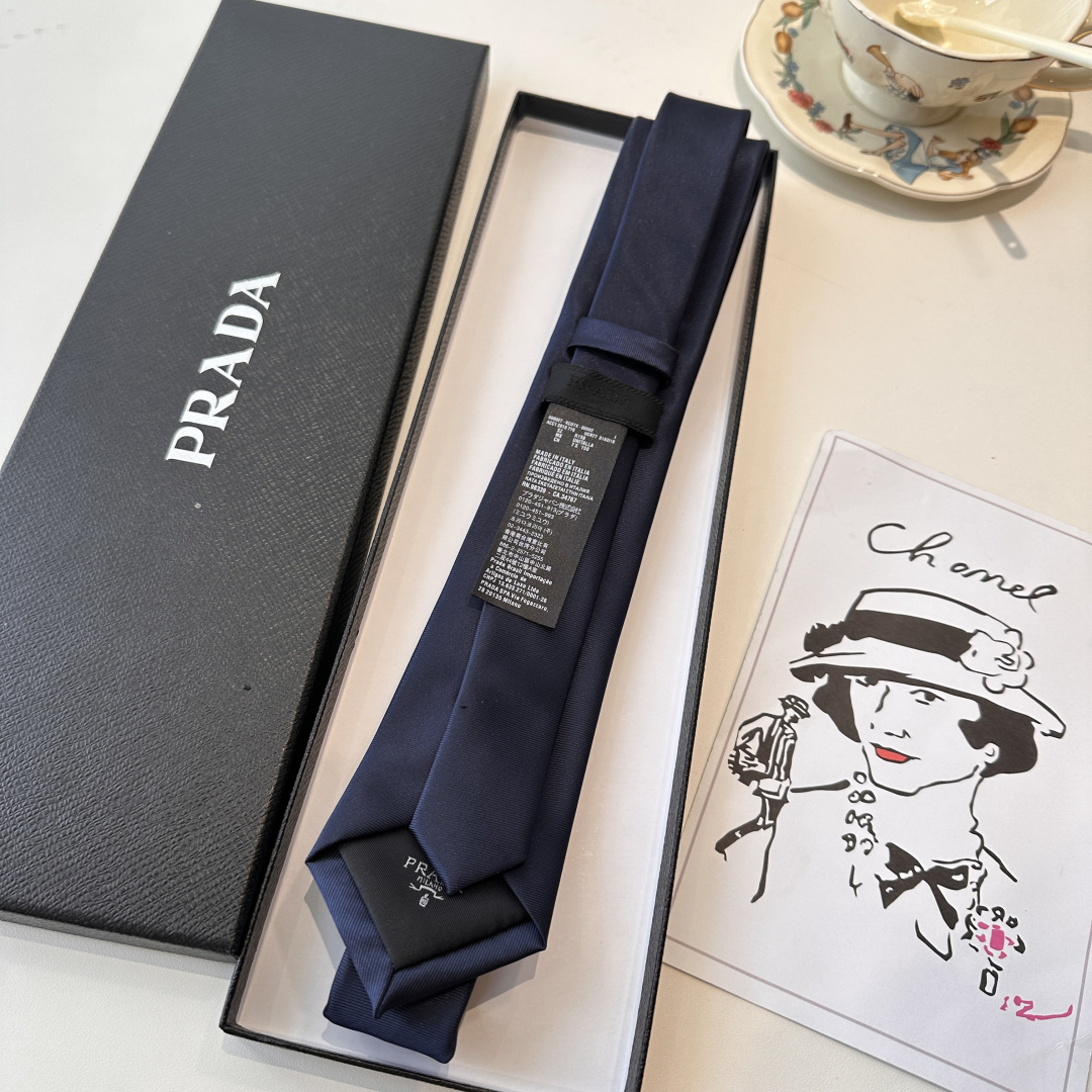 特 👏👏P家经典领带 中性款【Prada字母领带】高端定制，双层水洗标，稀有😻😻展现精湛手工与时尚优雅的