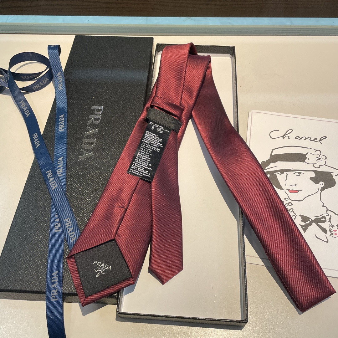 特 👏👏P家经典领带 中性款【Prada字母领带】高端定制，双层水洗标，稀有😻😻展现精湛手工与时尚优雅的