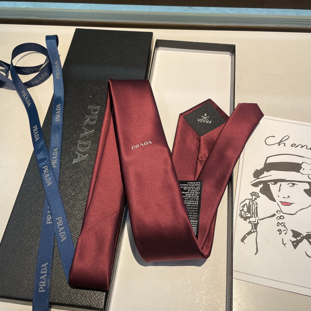 特 👏👏P家经典领带 中性款【Prada字母领带】高端定制，双层水洗标，稀有😻😻展现精湛手工与时尚优雅的