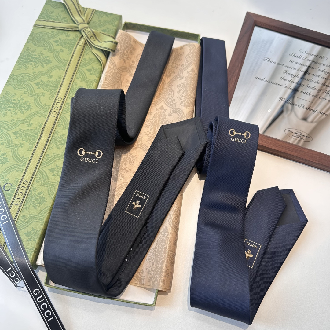 特批 G家专柜新款男士领带👔👔，稀有采用经典小G LOGO提花展现精湛手工与时尚优雅的理想选择，这款领带