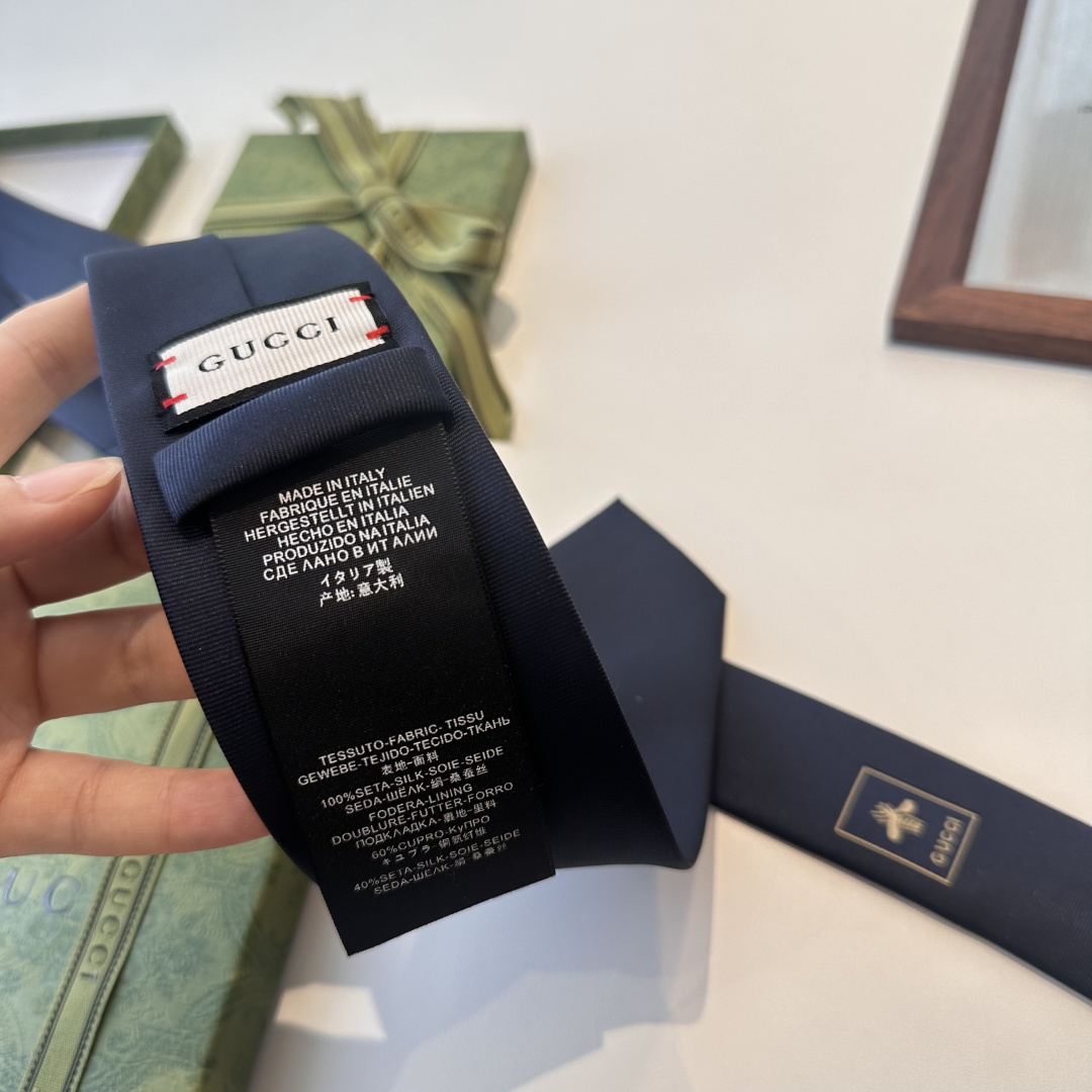 特批 G家专柜新款男士领带👔👔，稀有采用经典小G LOGO提花展现精湛手工与时尚优雅的理想选择，这款领带