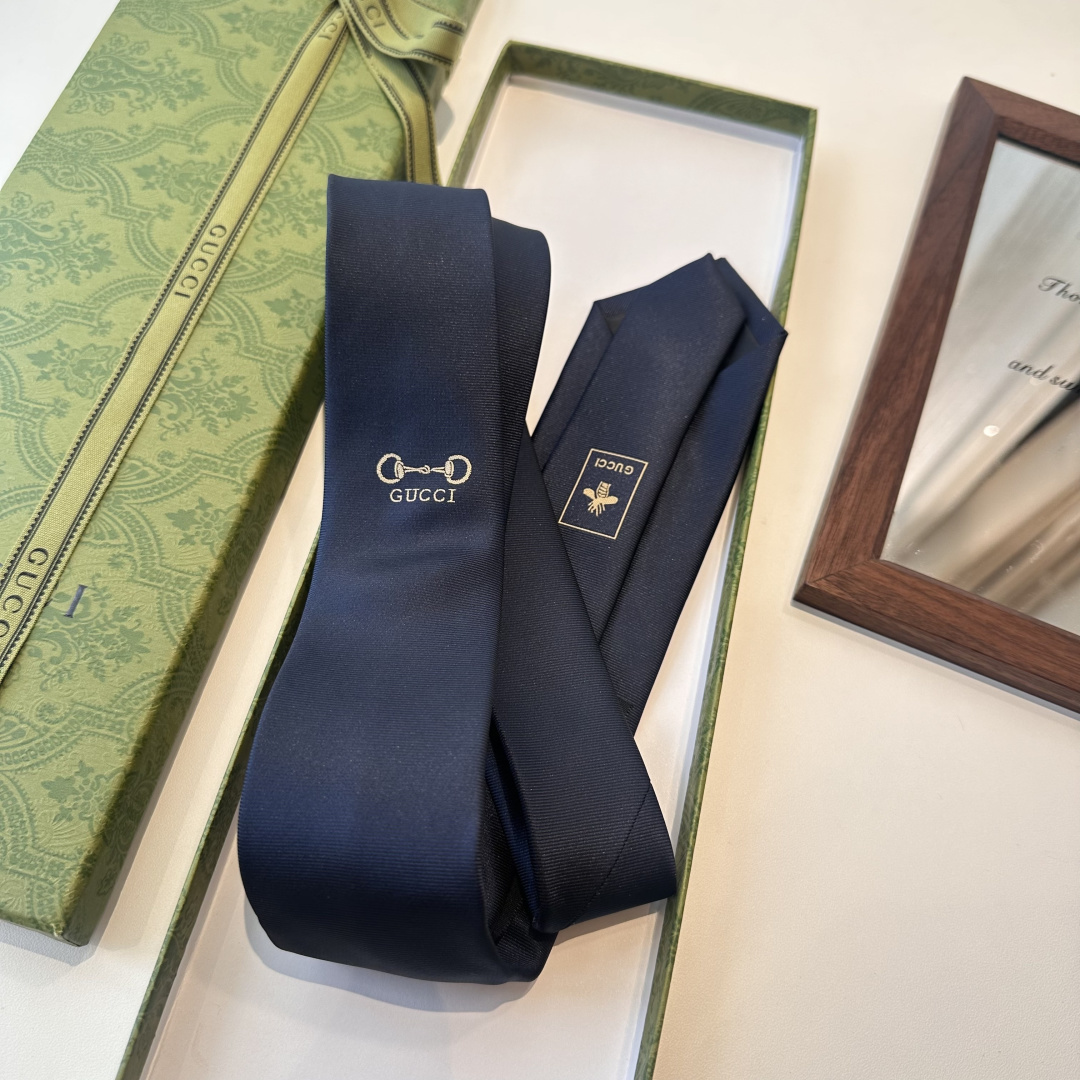 特批 G家专柜新款男士领带👔👔，稀有采用经典小G LOGO提花展现精湛手工与时尚优雅的理想选择，这款领带