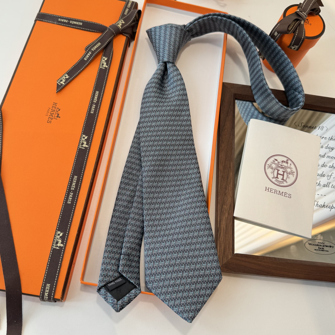 特 爱马仕男士新款领带系列👔👔，稀有H家每年都有一千条不同印花的领带面世，从最初的多以几何图案表现骑术活