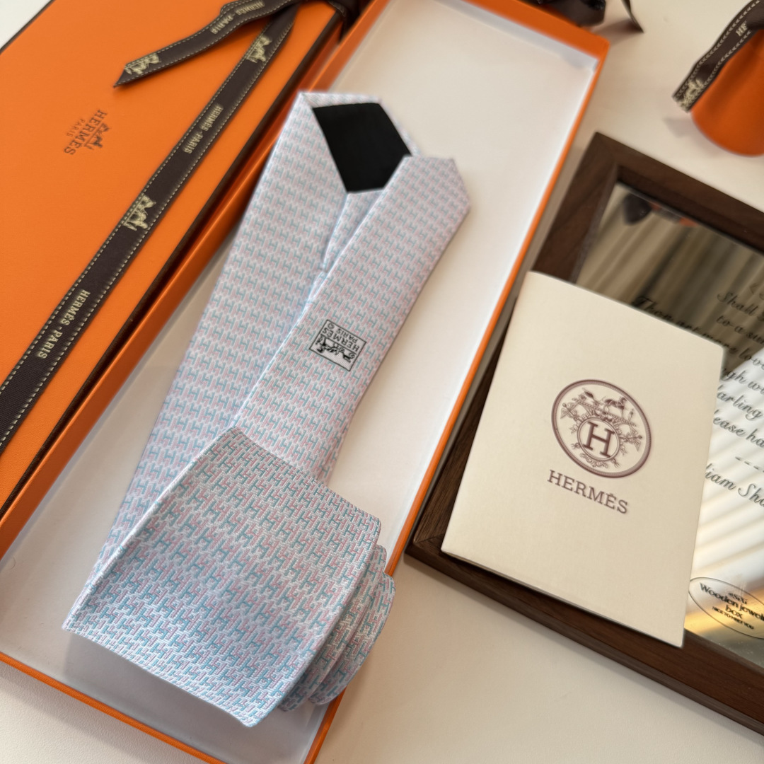 特 爱马仕男士新款领带系列👔👔，稀有H家每年都有一千条不同印花的领带面世，从最初的多以几何图案表现骑术活