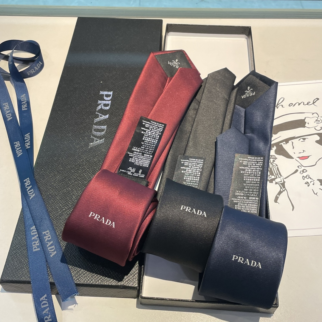 特 👏👏P家经典领带 中性款【Prada字母领带】高端定制，双层水洗标，稀有😻😻展现精湛手工与时尚优雅的