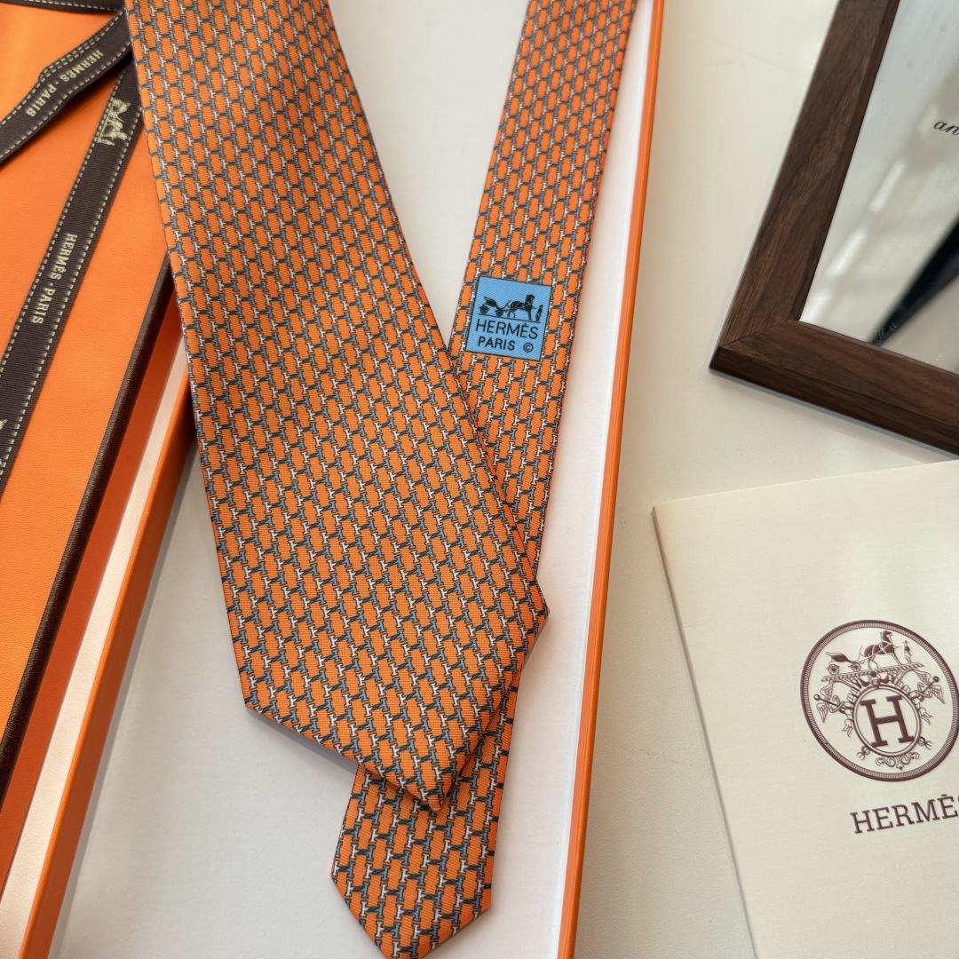 特 爱马仕男士新款领带系列👔👔，稀有H家每年都有一千条不同印花的领带面世，从最初的多以几何图案表现骑术活