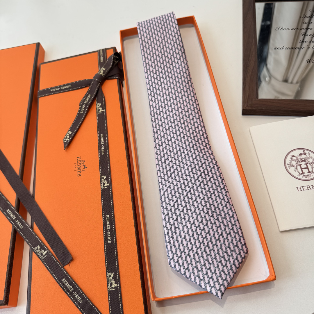 特 爱马仕男士新款领带系列👔👔，稀有H家每年都有一千条不同印花的领带面世，从最初的多以几何图案表现骑术活
