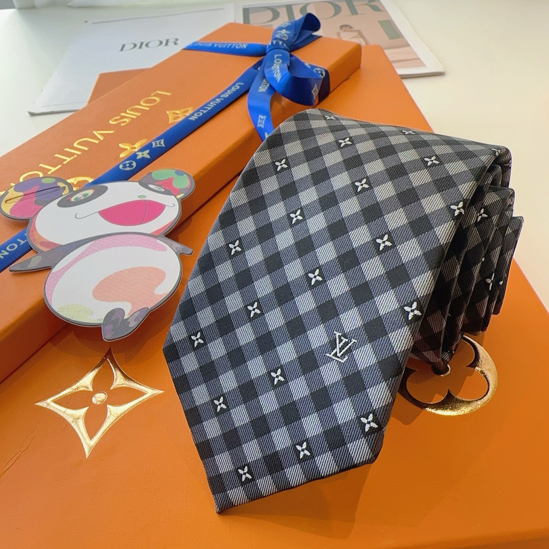 特 Flowers Check桑蚕丝领带于意大利匠心打造，以简约笔触诠释考究格调。经典格纹融入Monog