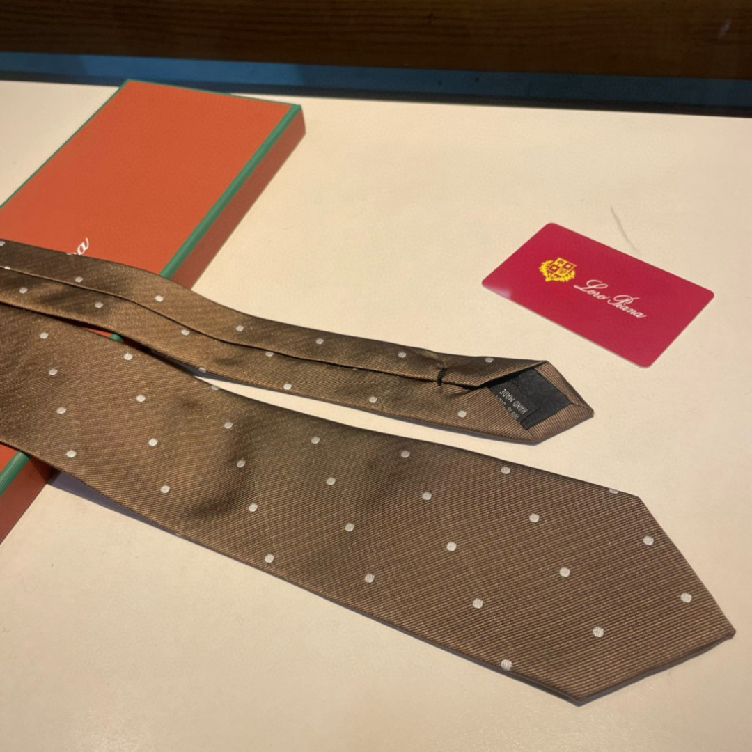 特 配包装 皮安娜LP 专柜同款🎊英伦欧美范儿 一款时尚的男士领带 🎆颜色搭配波点很协调，低调奢侈大气的