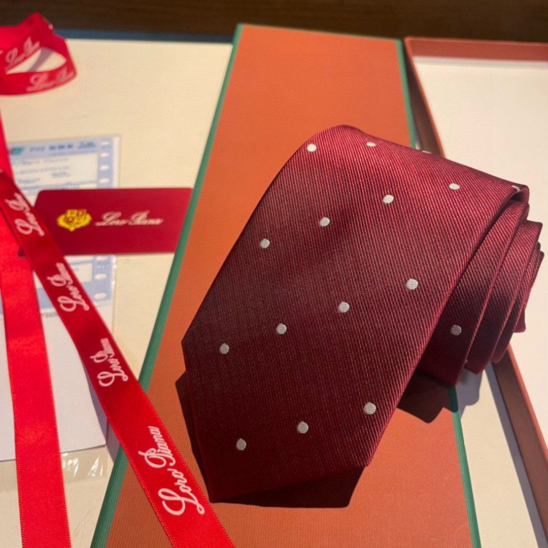 特 配包装 皮安娜LP 专柜同款🎊英伦欧美范儿 一款时尚的男士领带 🎆颜色搭配波点很协调，低调奢侈大气的