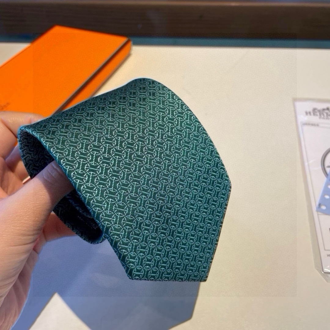 爱马仕H字母男士新款领带系列👔👔，让男士可以充分展示自己个性。100%顶级斜纹真丝手工定制‼