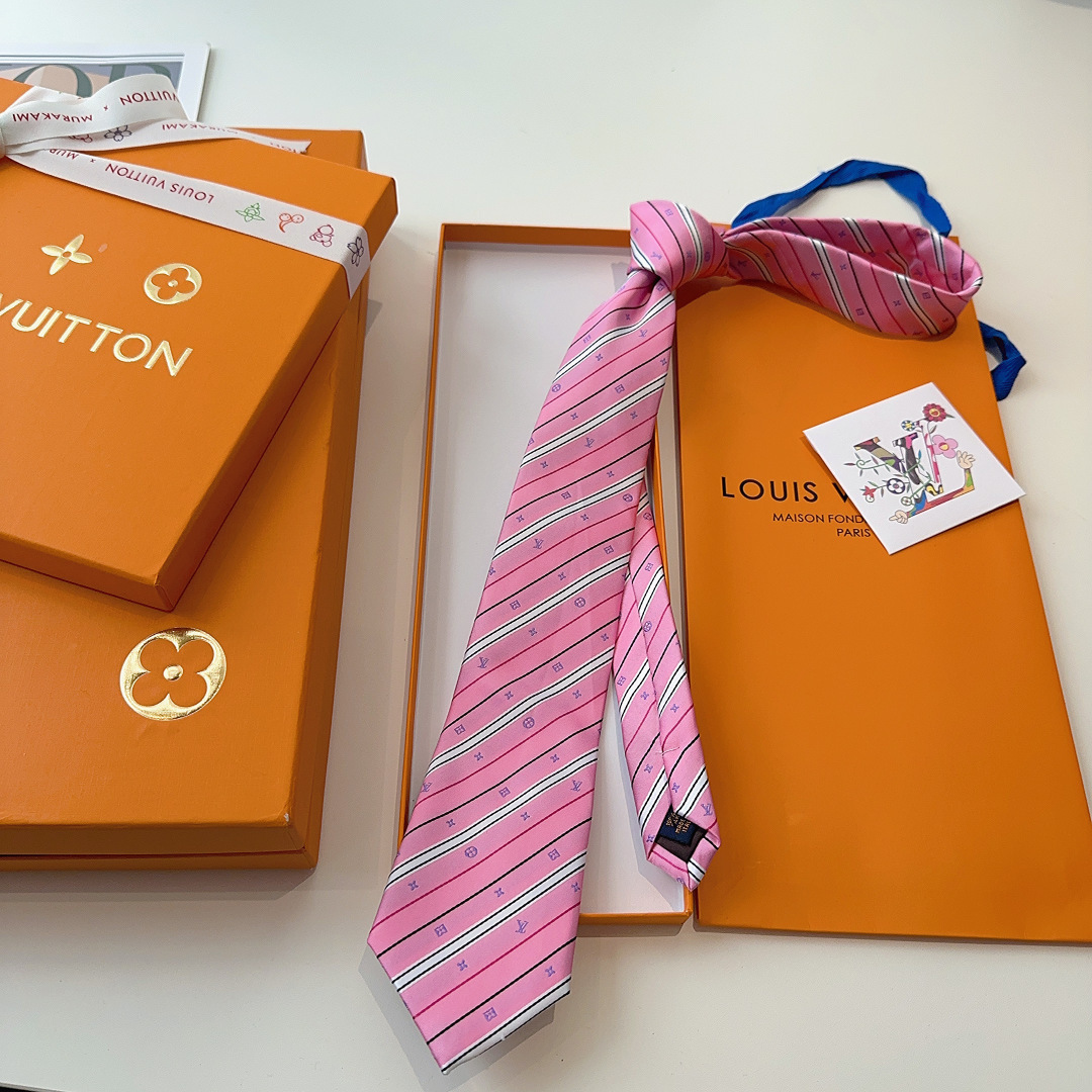 特 👏👏专柜同歩👔👔精致的小Logo提花，低调奢华大气的配色，这款领带将Lv标志性的Damier图案以同