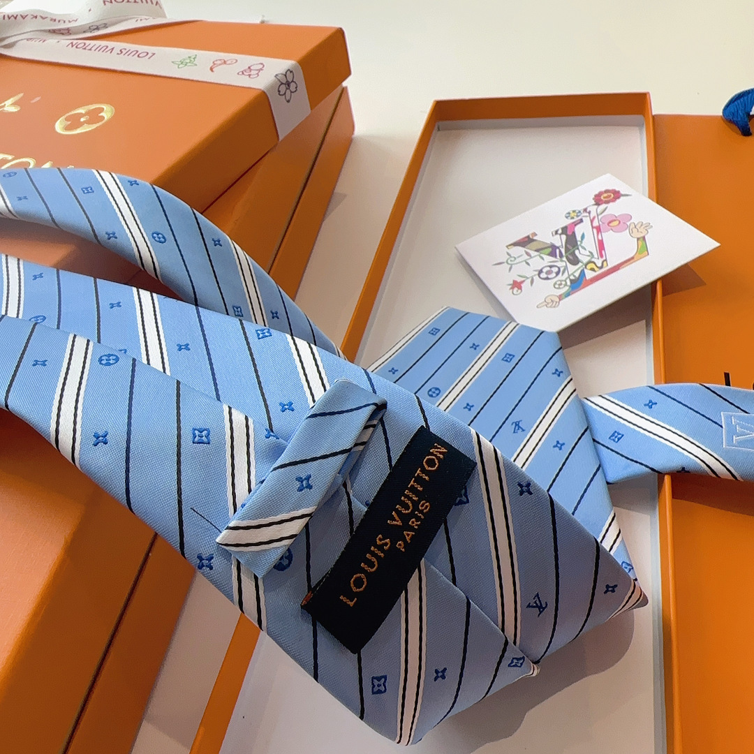 特 👏👏专柜同歩👔👔精致的小Logo提花，低调奢华大气的配色，这款领带将Lv标志性的Damier图案以同