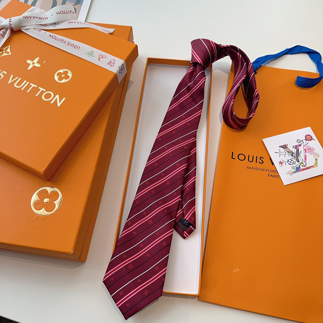 特 👏👏专柜同歩👔👔精致的小Logo提花，低调奢华大气的配色，这款领带将Lv标志性的Damier图案以同