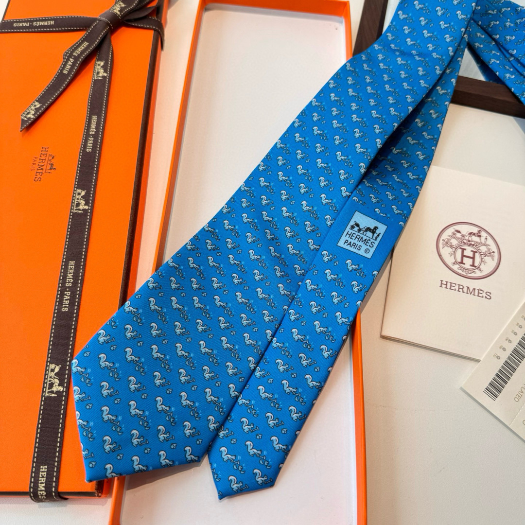 特 手工缝制斜纹真丝领带（100%桑蚕丝）。这件蕴含创意巧思的作品饰有令人惊喜的细节，佩戴这款精美领带，