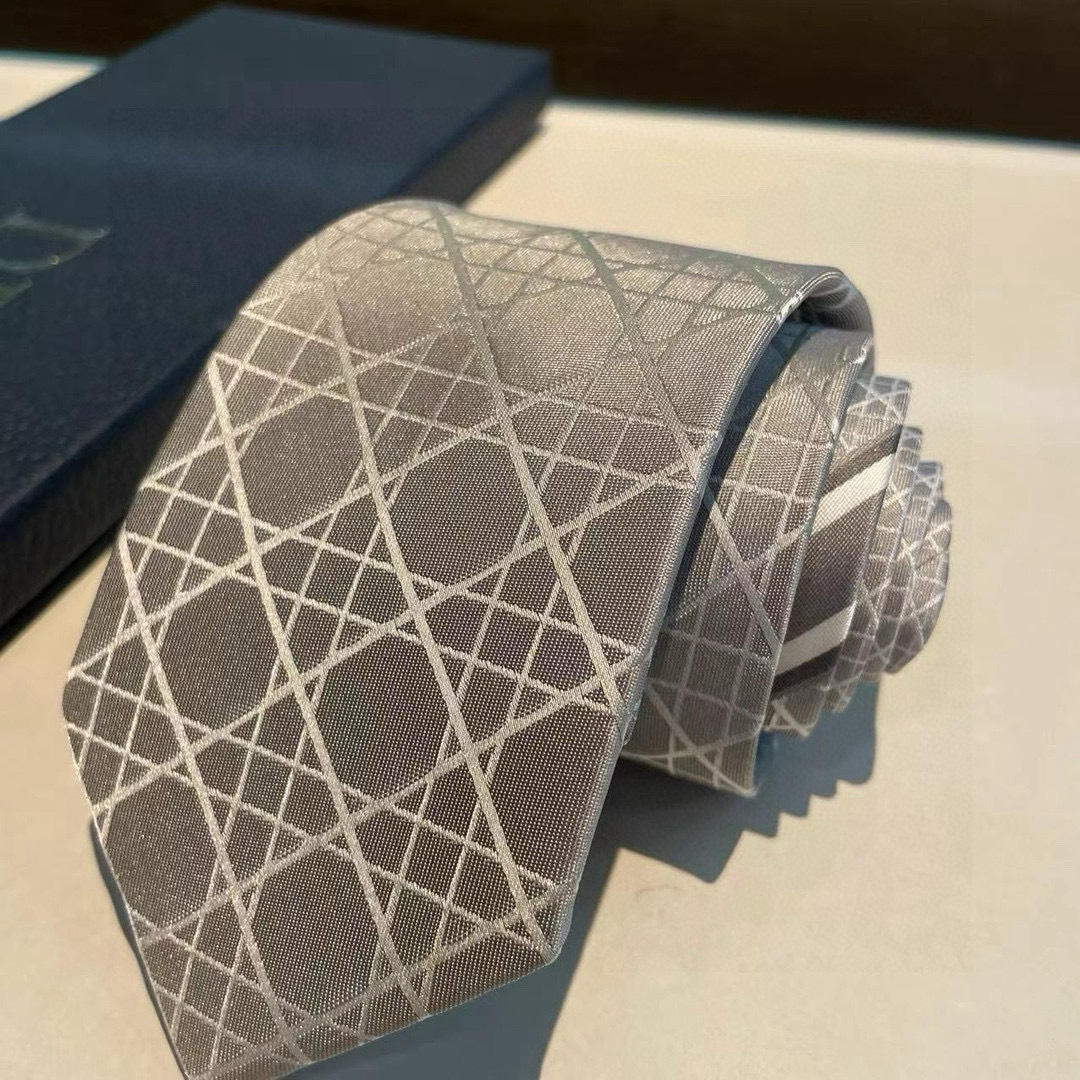 👏👏Dior家新款领带 👔👔Dior男士蚕丝藤格纹领带 稀有😻😻展现精湛手工与时尚优雅理想选择，这款采用