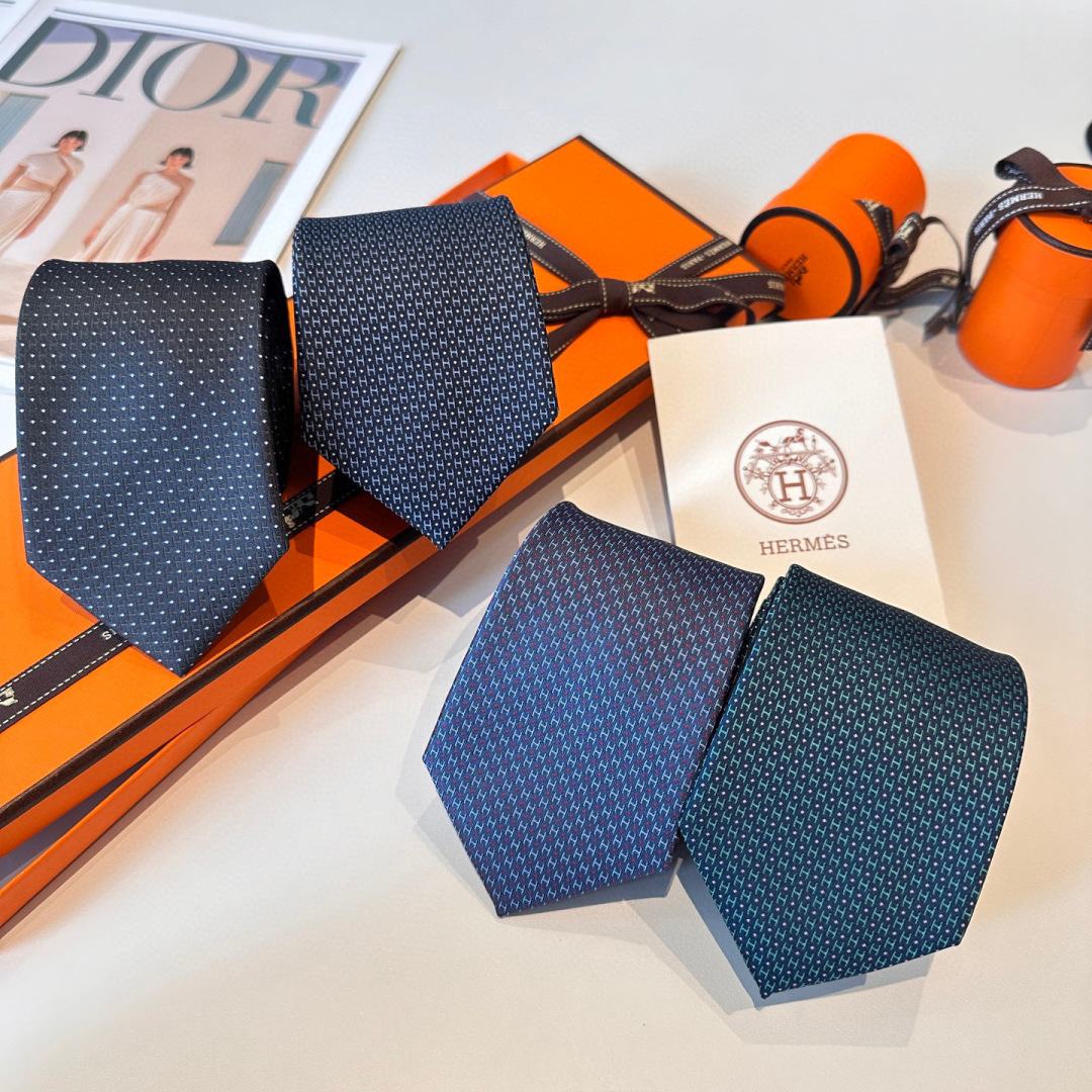 男士新款领带系列【H圆点领带】👔👔，稀有😻😻H家每年都有一千条不同印花的领带面世，从最初的多以几何图案表