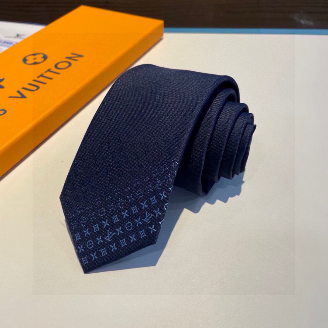 LV字母渐变领带 ，路易威登经典领带👔男士必备单品超时尚！高端品质 版型面料都达到品牌标准，，难得的好款