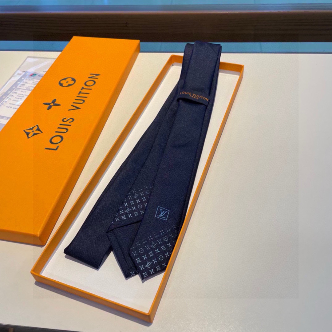LV字母渐变领带 ，路易威登经典领带👔男士必备单品超时尚！高端品质 版型面料都达到品牌标准，，难得的好款
