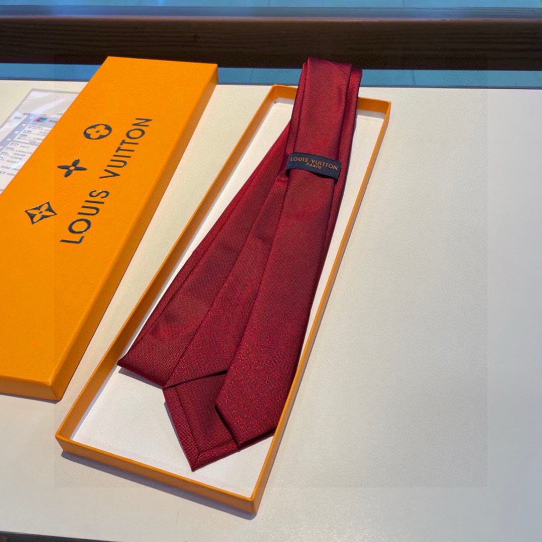 LV字母渐变领带 ，路易威登经典领带👔男士必备单品超时尚！高端品质 版型面料都达到品牌标准，，难得的好款