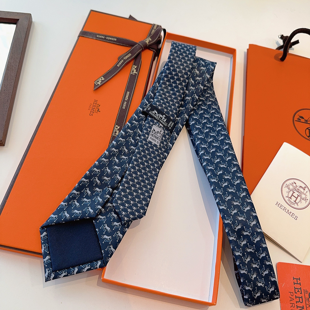 特 领带新款出货啦‼‼爱马仕男士新款领带系列👔👔，让男士可以充分展示自己个性。100%顶级斜纹真丝手工定
