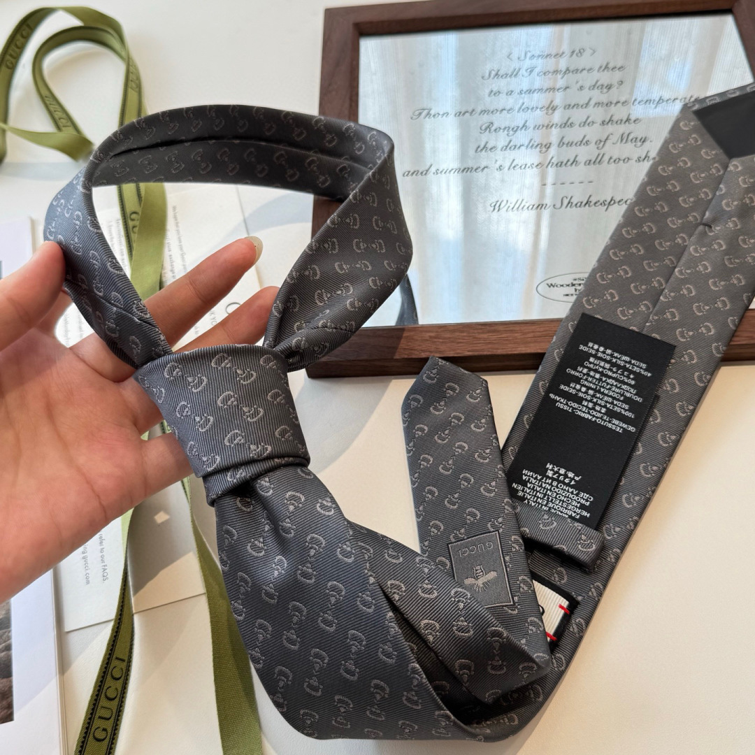 特 G家专柜新款【GG标识领带】男士领带👔👔，稀有采用经典小G LOGO提花展现精湛手工与时尚优雅的理想