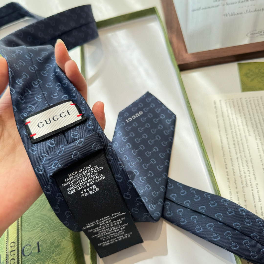 特 G家专柜新款【GG标识领带】男士领带👔👔，稀有采用经典小G LOGO提花展现精湛手工与时尚优雅的理想