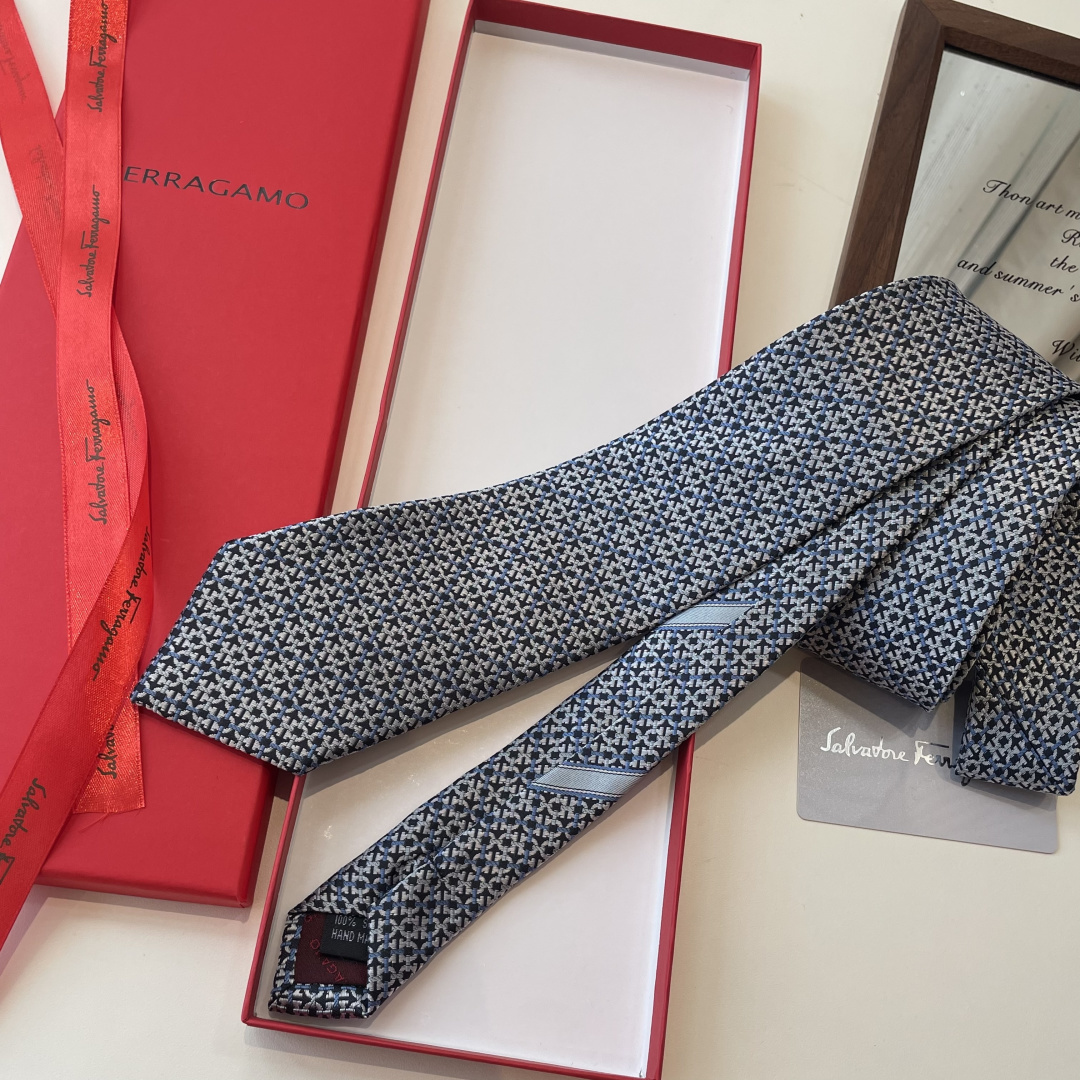 特 配包装 菲拉格慕男士新款领带系列👔👔，让男士可以充分展示自己个性。100%顶级斜纹真丝手工定制‼