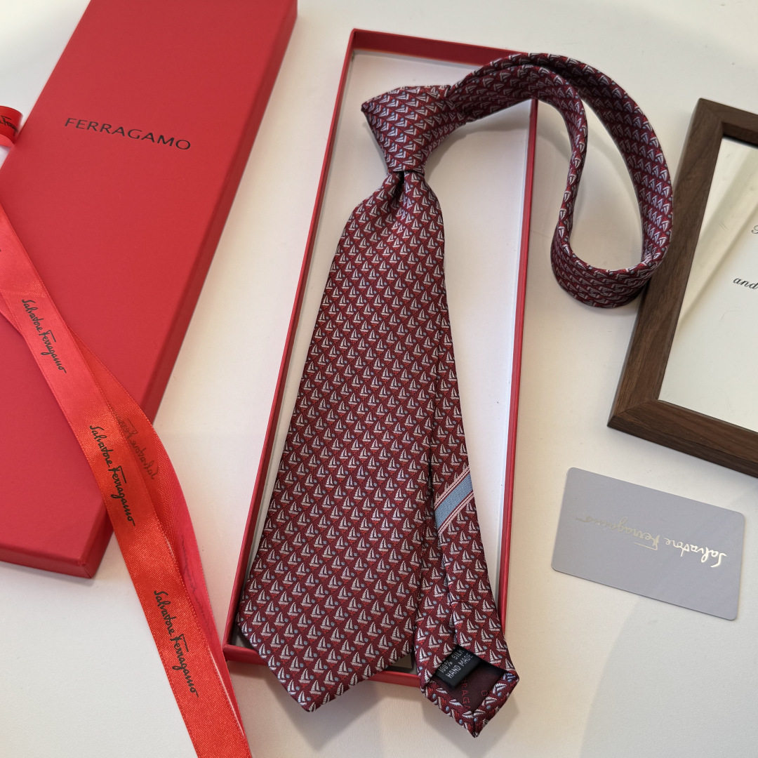 特 配包装 菲拉格慕男士新款领带系列👔👔，让男士可以充分展示自己个性。100%顶级斜纹真丝手工定制‼