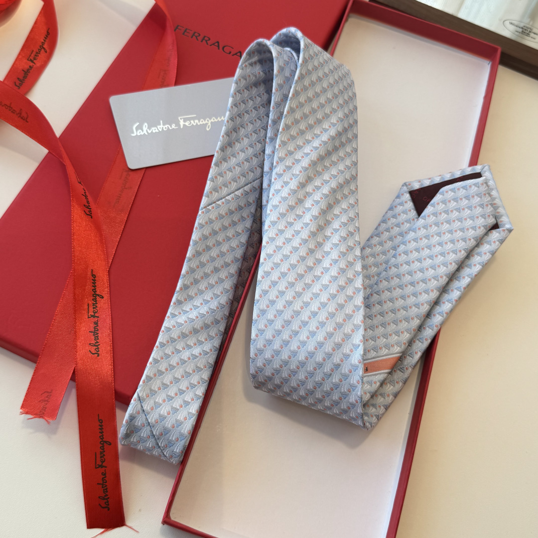 特 配包装 菲拉格慕男士新款领带系列👔👔，让男士可以充分展示自己个性。100%顶级斜纹真丝手工定制‼