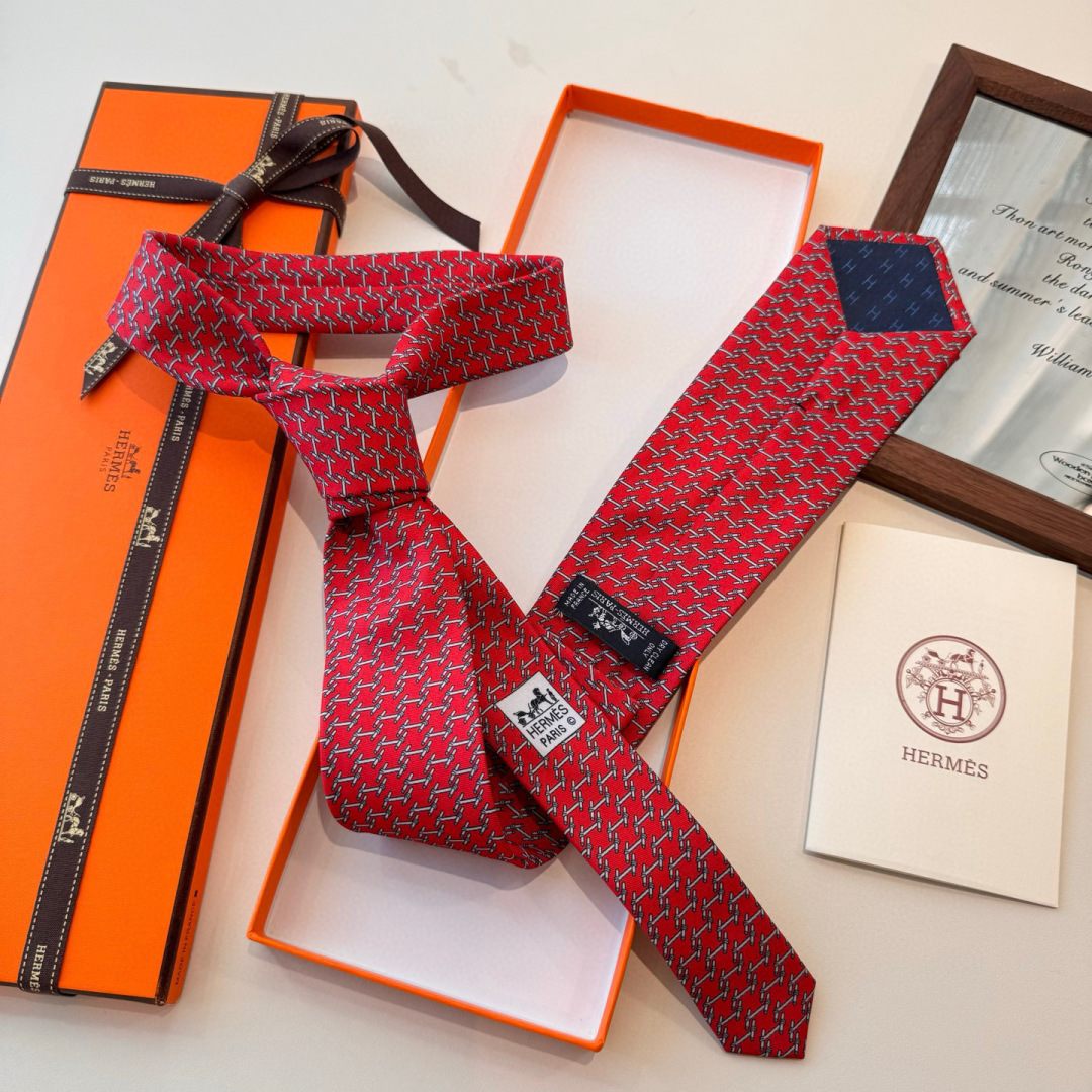 特 爱马仕男士新款领带系列👔👔，稀有H家每年都有一千条不同印花的领带面世，从最初的多以几何图案表现骑术活
