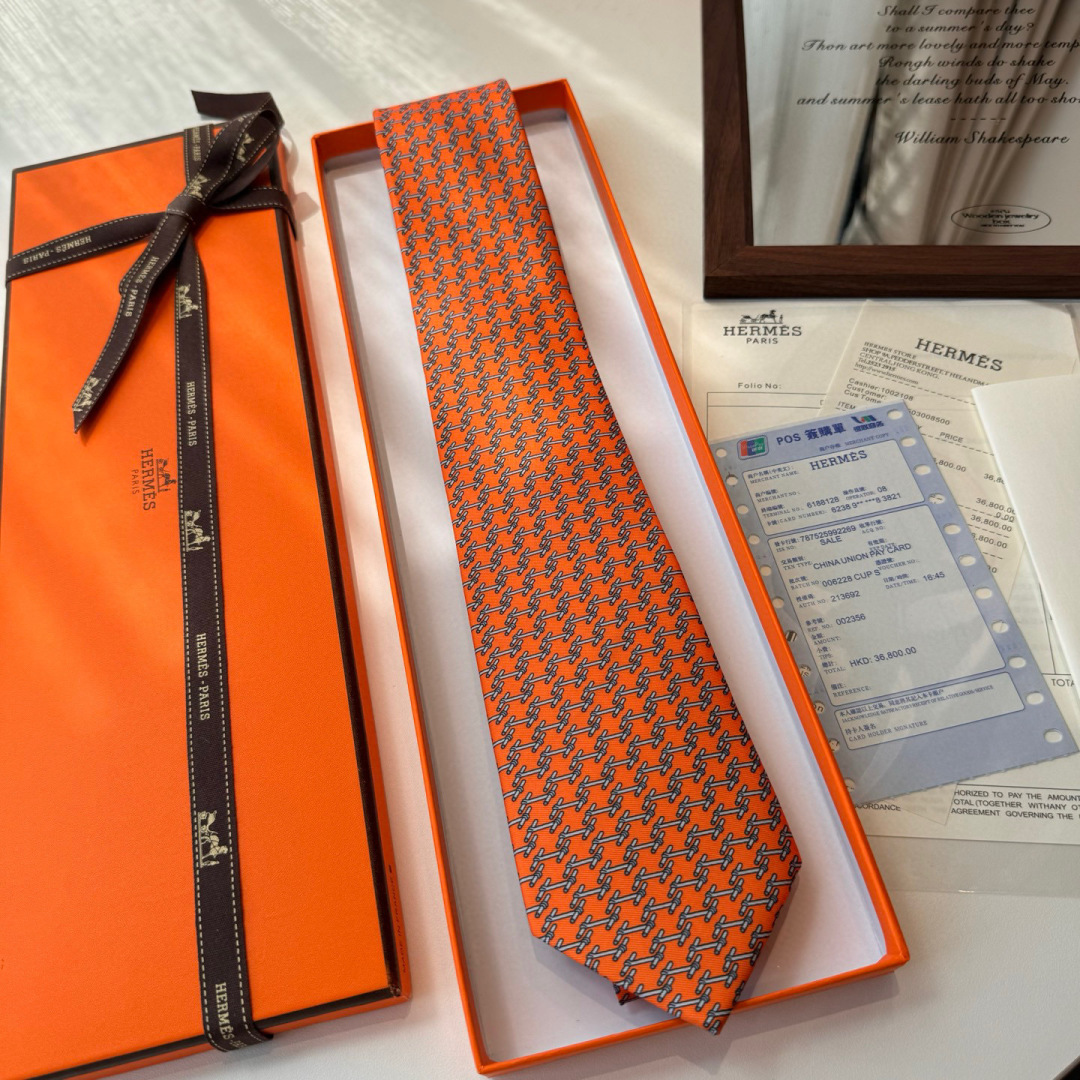 特 爱马仕男士新款领带系列👔👔，稀有H家每年都有一千条不同印花的领带面世，从最初的多以几何图案表现骑术活