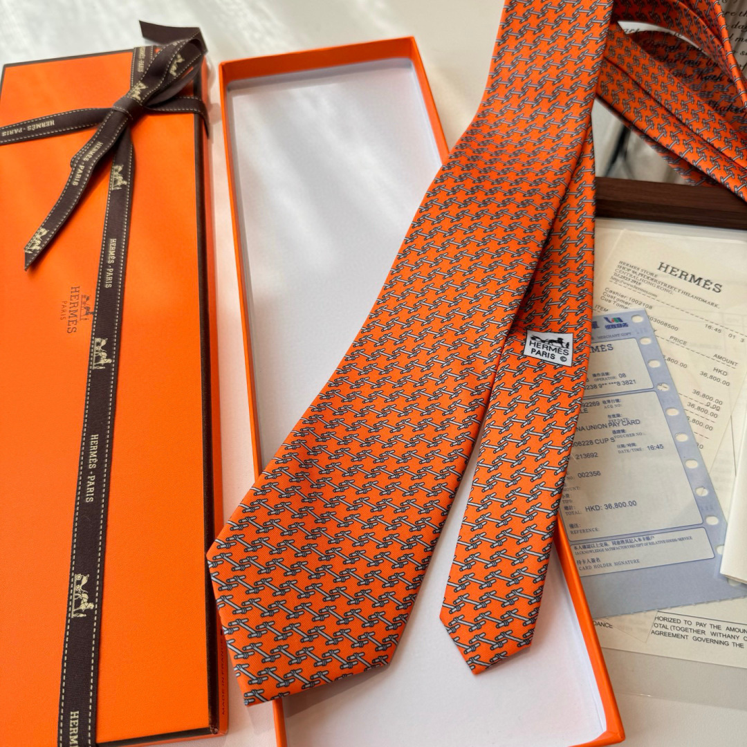 特 爱马仕男士新款领带系列👔👔，稀有H家每年都有一千条不同印花的领带面世，从最初的多以几何图案表现骑术活