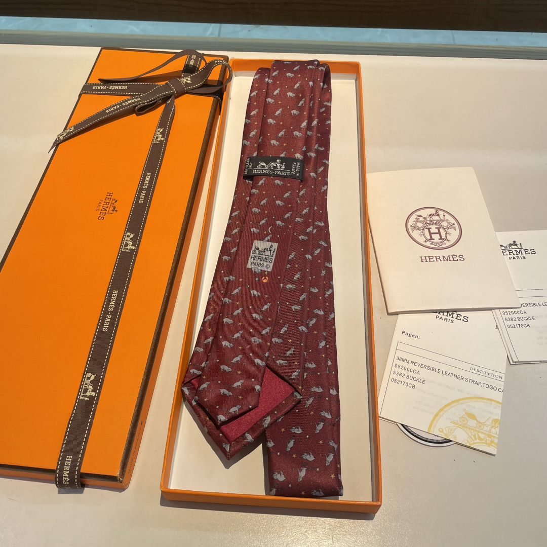 特 爱马仕男士新款领带系列👔👔，稀有H家每年都有一千条不同印花的领带面世，从最初的多以几何图案表现骑术活