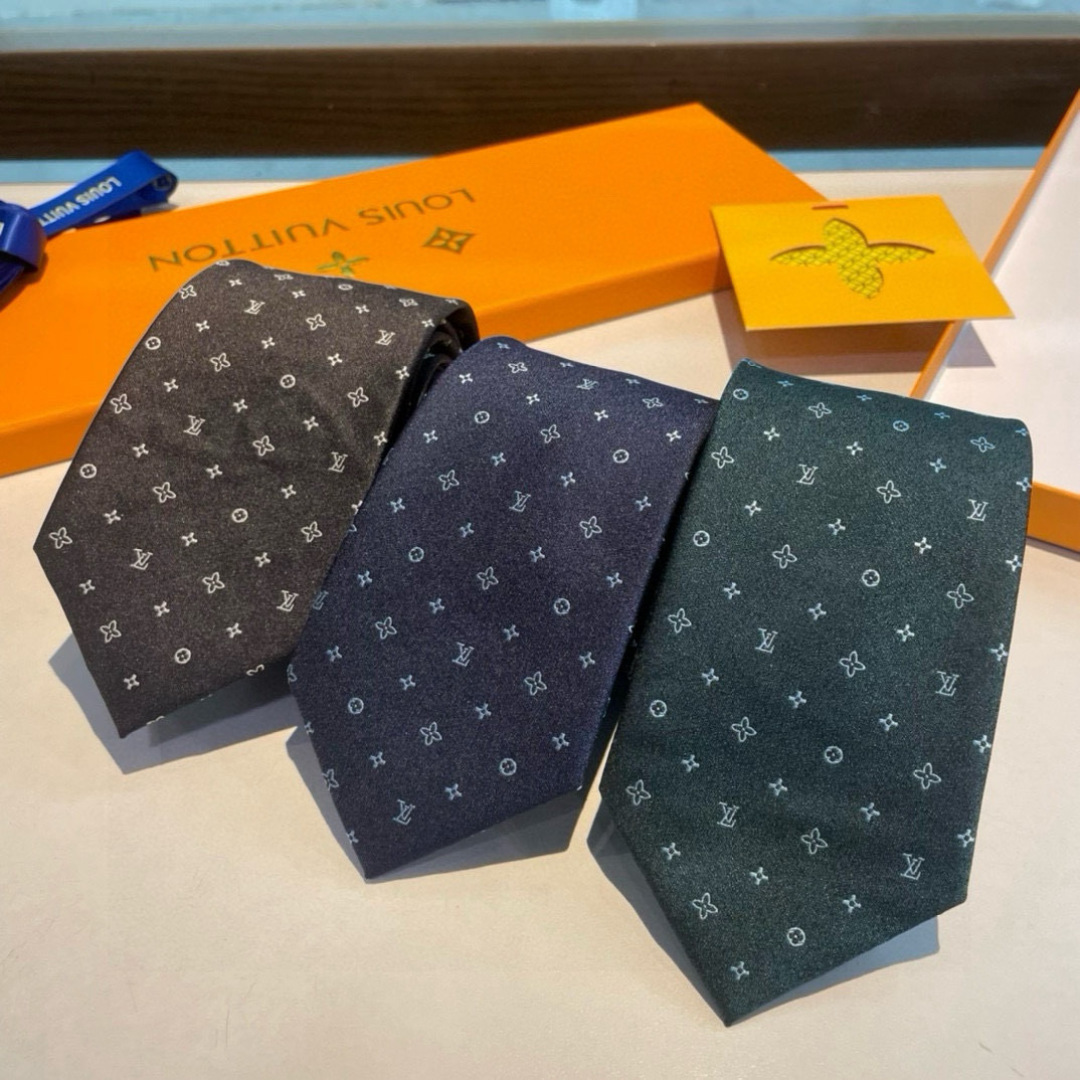 👏👏专柜同歩👔👔精致的小Logo提花，低调奢华大气的配色，这款领带将Lv标志性的Damier图案以同色调