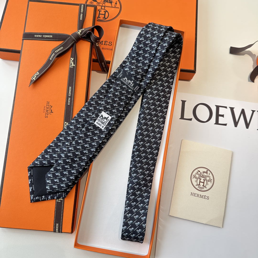 特 男士新款印花领带系列【驰马骋色】👔👔，稀有😻😻H家每年都有一千条不同印花的领带面世，从最初的多以几何