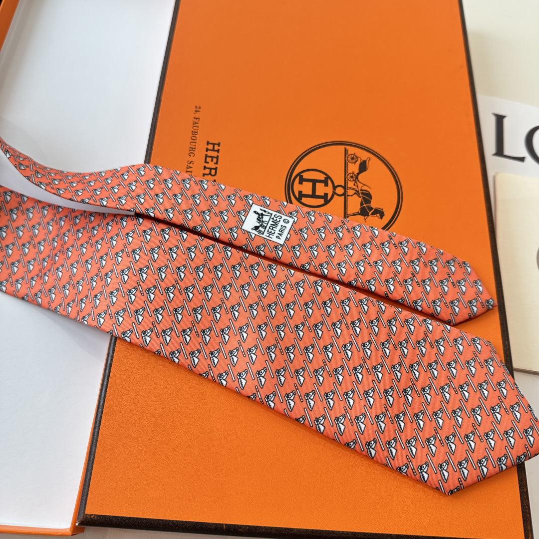 特 男士新款印花领带系列【驰马骋色】👔👔，稀有😻😻H家每年都有一千条不同印花的领带面世，从最初的多以几何