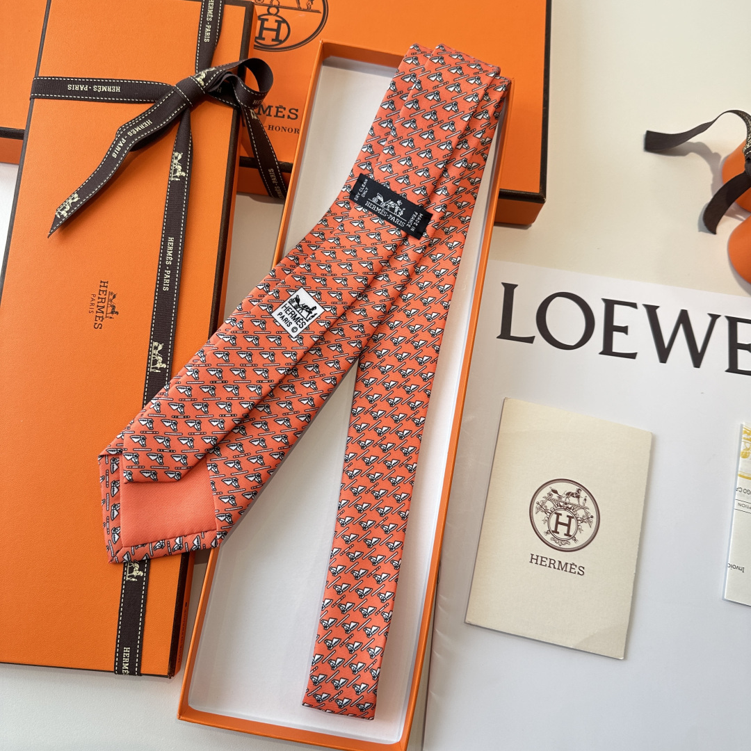 特 男士新款印花领带系列【驰马骋色】👔👔，稀有😻😻H家每年都有一千条不同印花的领带面世，从最初的多以几何