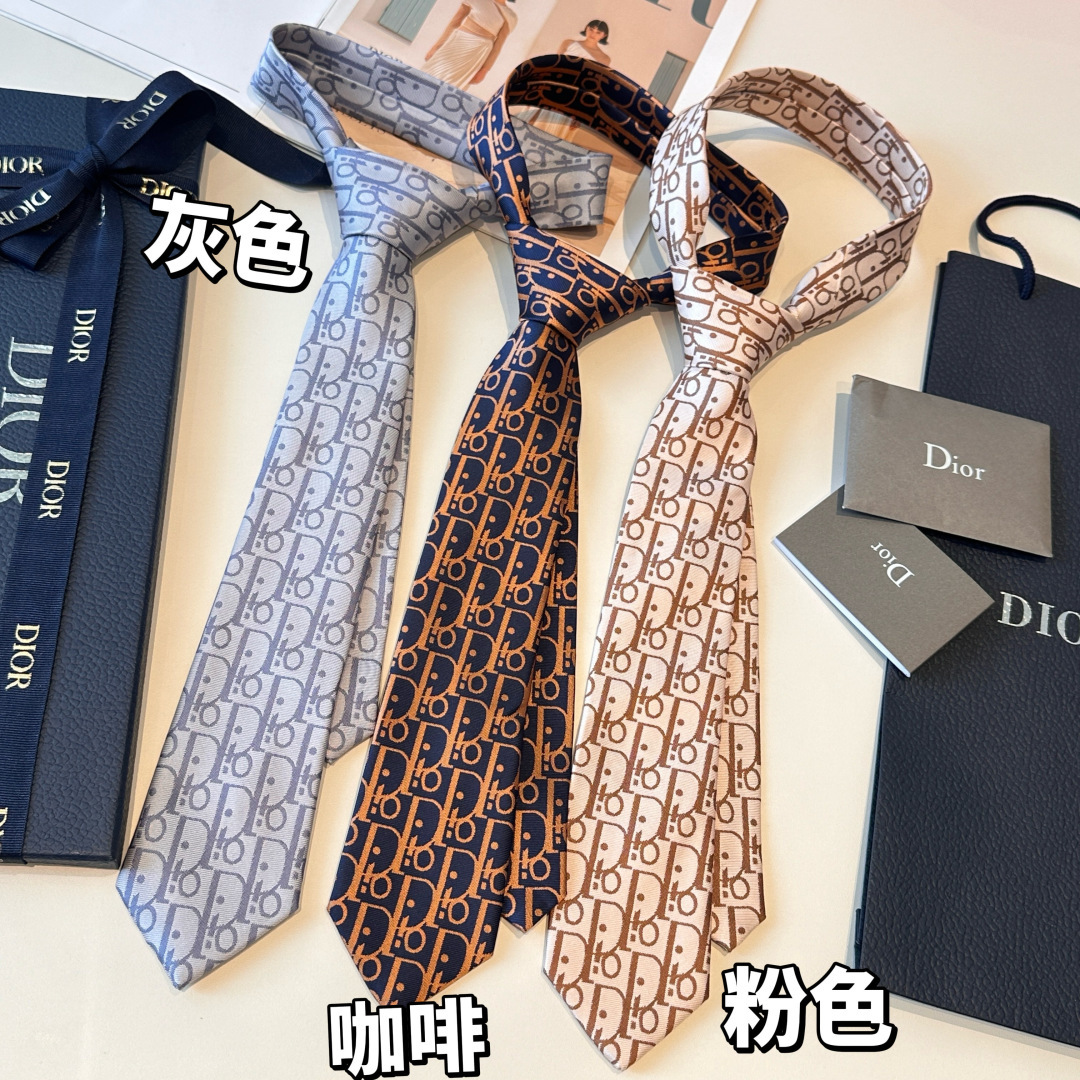 特👏👏Dior家款新领带 👔👔Dior男士CD提领花带 稀有😻😻展现精湛工手与时尚优雅理的想选择，这采款