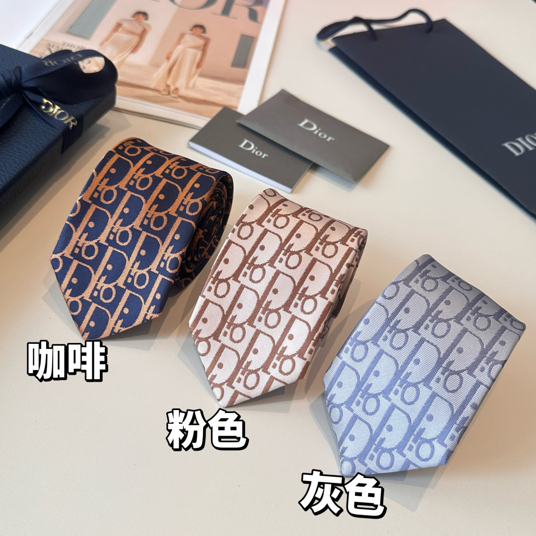 特👏👏Dior家款新领带 👔👔Dior男士CD提领花带 稀有😻😻展现精湛工手与时尚优雅理的想选择，这采款