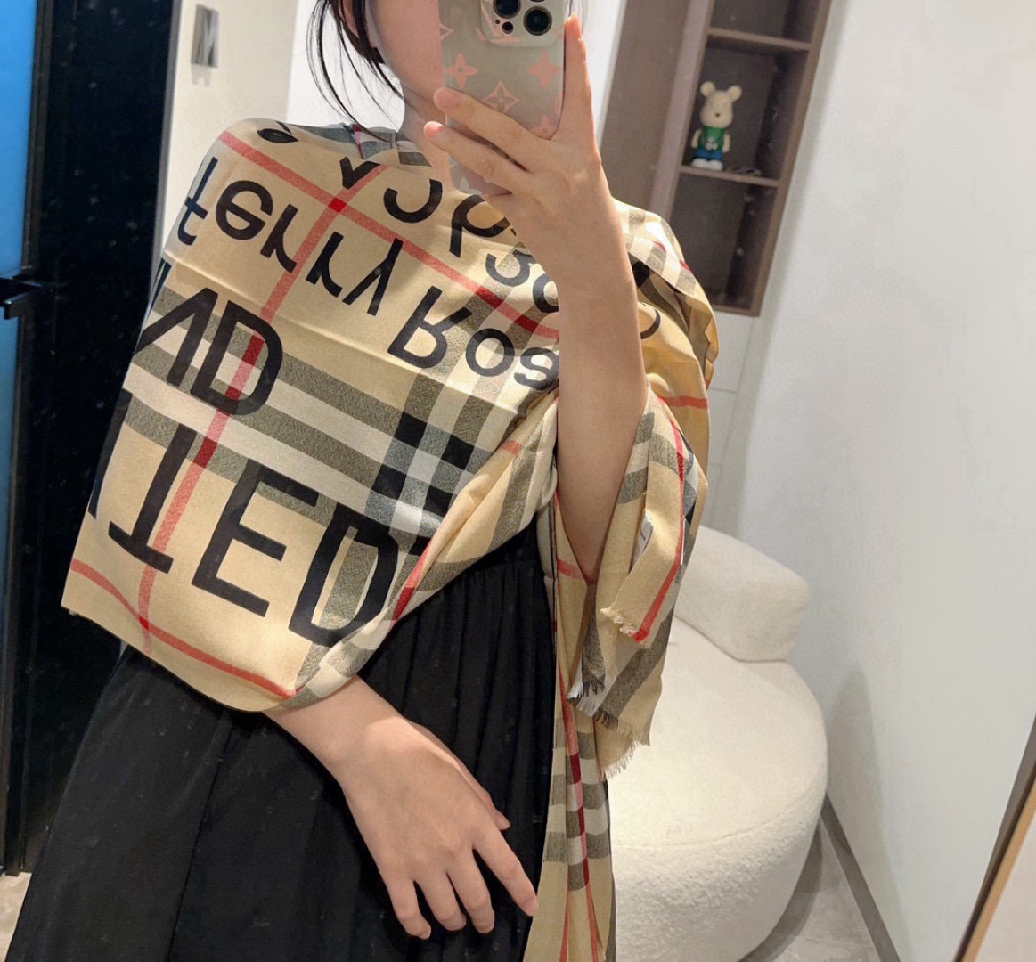 【值得入手的空调披肩TO】🏷️BBR经典格✖️bbr品牌logo印花限定系列..港柜渠道工艺流出❗️整一个品相堪称完美！