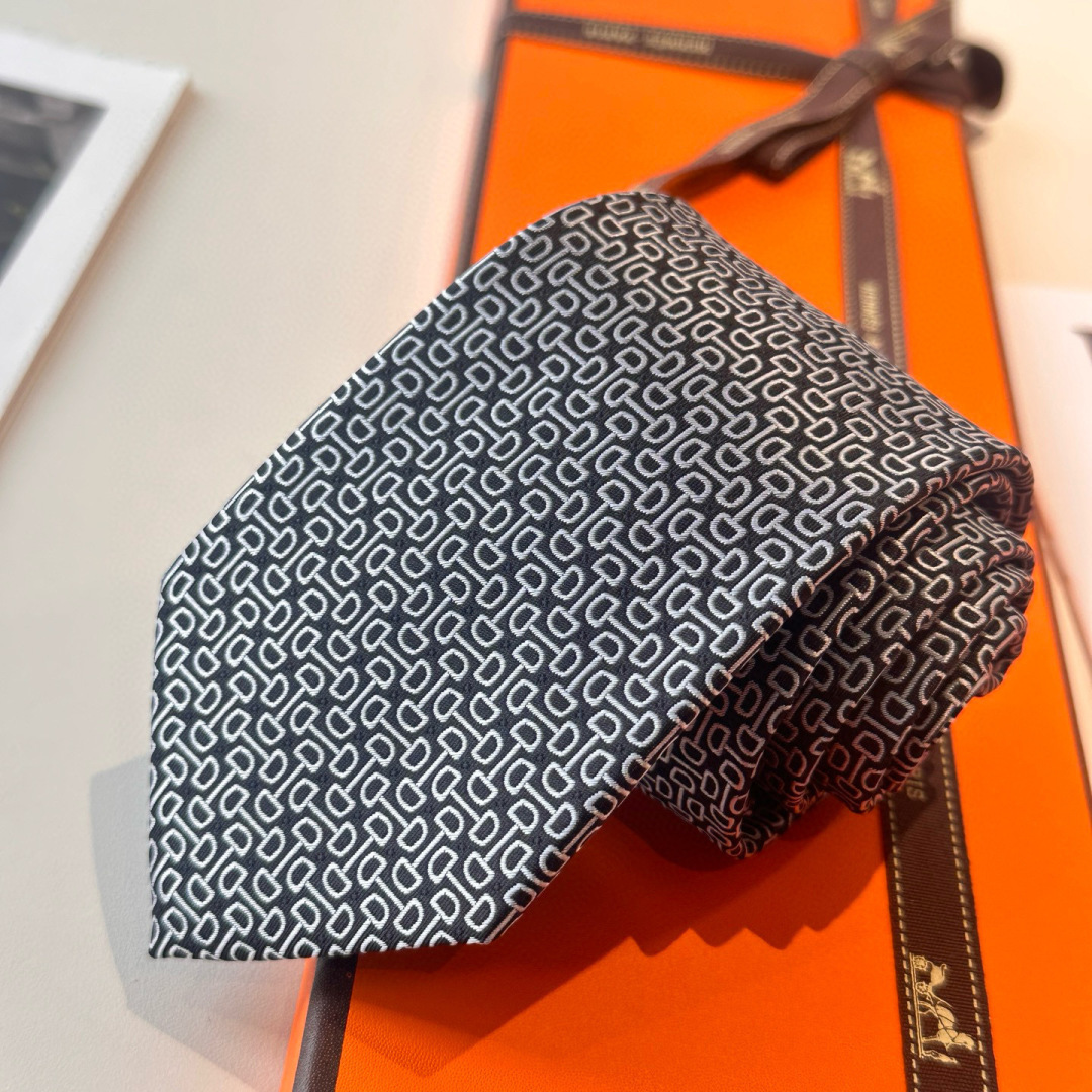 特 领带新款出货啦‼️‼️爱马仕男士新款领带系列👔👔，让男士可以充分展示自己个性。100%顶级斜纹真丝手