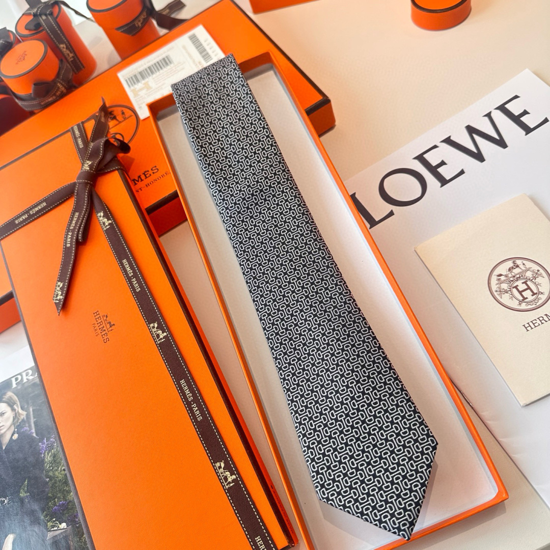 特 领带新款出货啦‼️‼️爱马仕男士新款领带系列👔👔，让男士可以充分展示自己个性。100%顶级斜纹真丝手