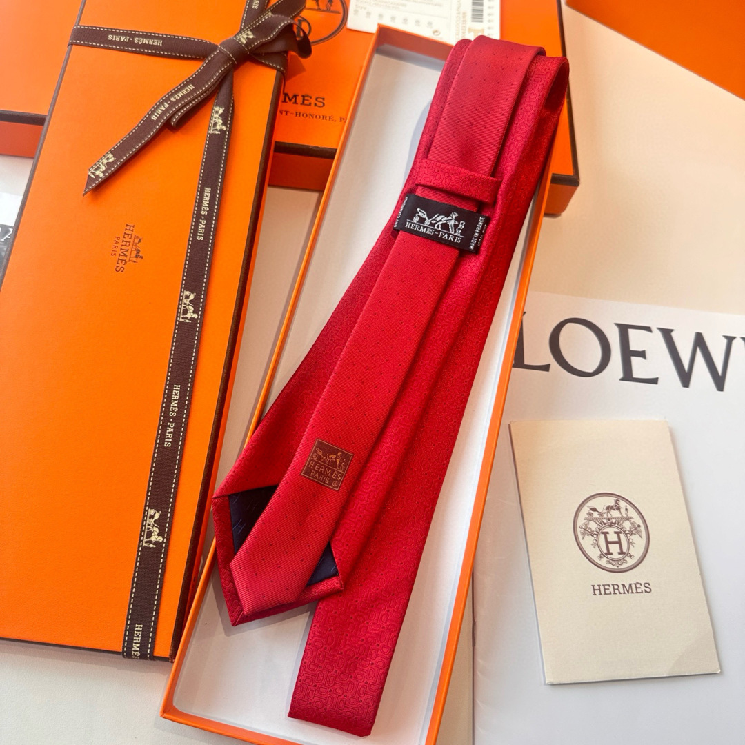 特 领带新款出货啦‼️‼️爱马仕男士新款领带系列👔👔，让男士可以充分展示自己个性。100%顶级斜纹真丝手